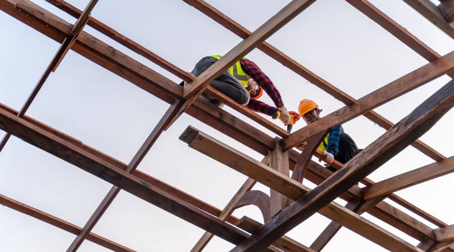 Professional gutter cleaning services in Del Valle, TX